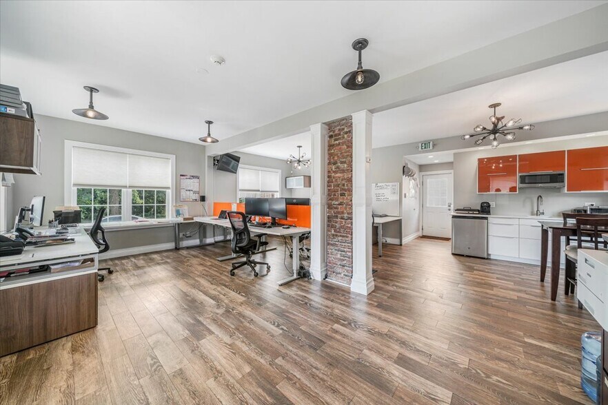 More Photos Of 363 S Middletown Rd, Nanuet Flex For Sale