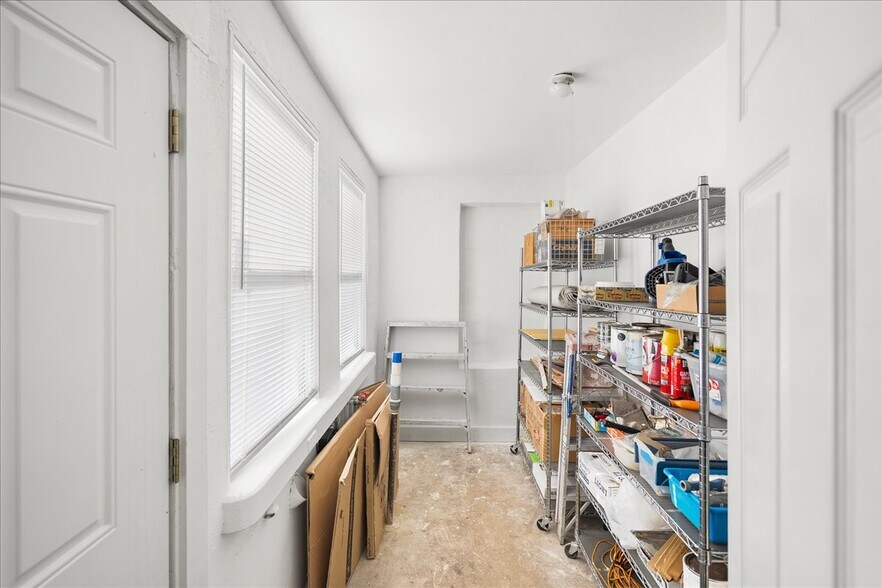 More Photos Of 15325 North Main St, Jacksonville Flex For Sale