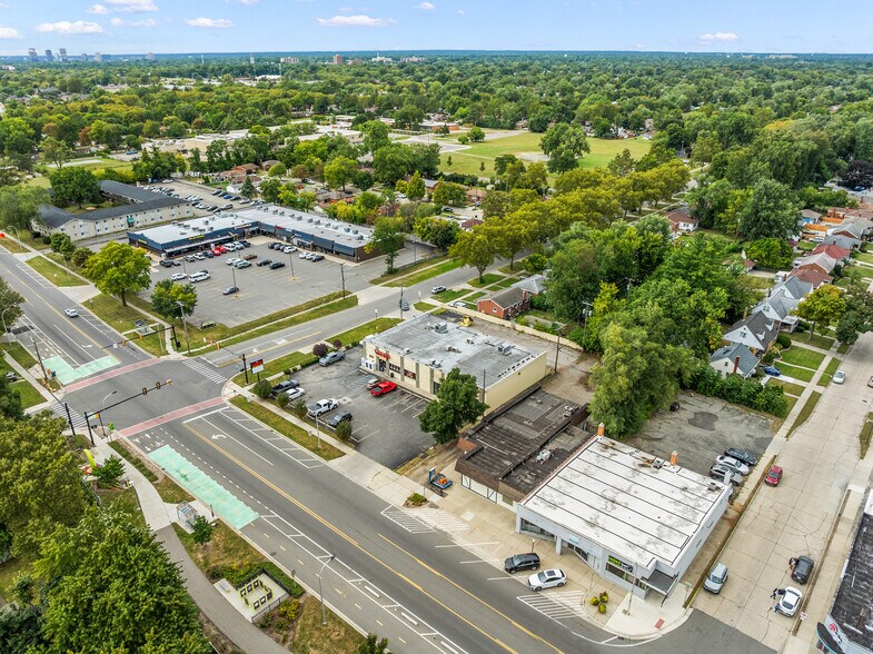 More Photos Of 10840-10850 W 9 Mile Rd, Oak Park Freestanding For Lease