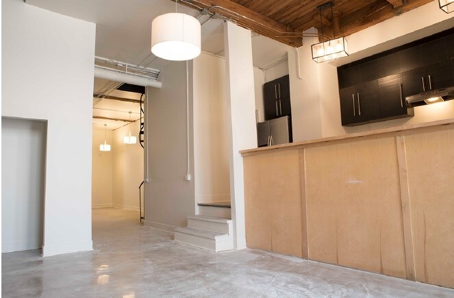 More Photos Of 309-319 N Justine St, Chicago Showroom For Lease