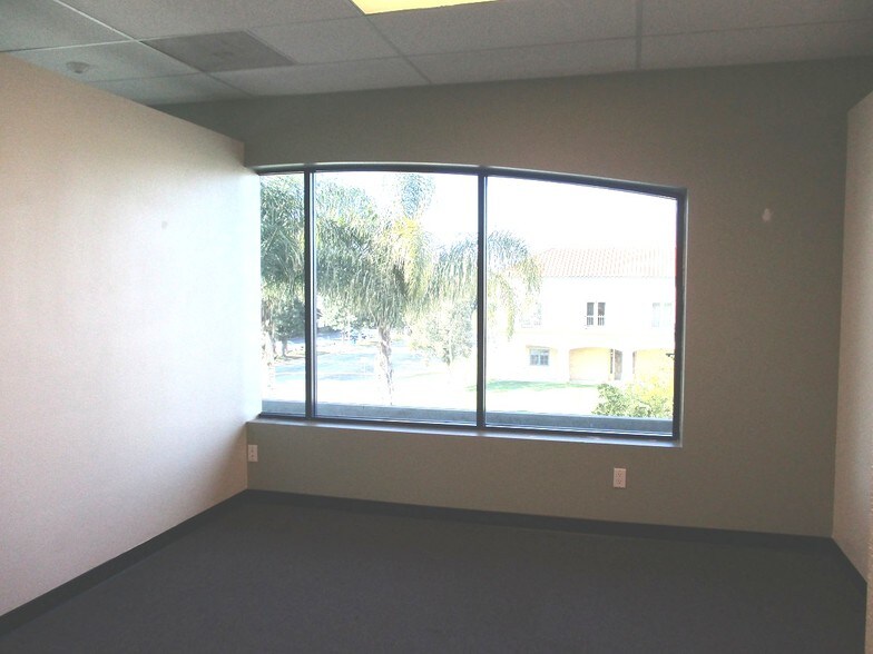 More Photos Of 4517 Market St, Ventura Light Distribution For Lease