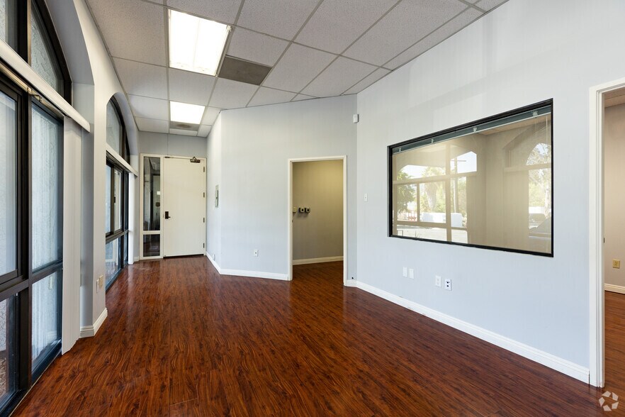 More Photos Of 2277 Townsgate Rd, Westlake Village Office For Lease