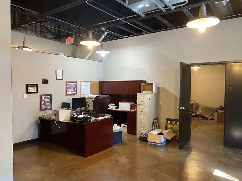 More Photos Of 1232 E Trafficway, Springfield Office For Sale