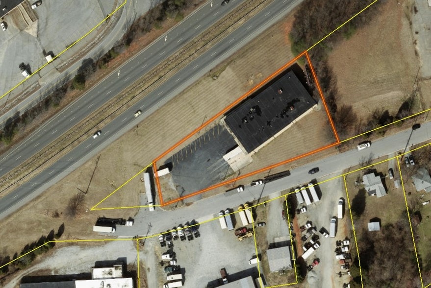 More Photos Of 2216 Dunmore Ct, High Point Warehouse For Lease