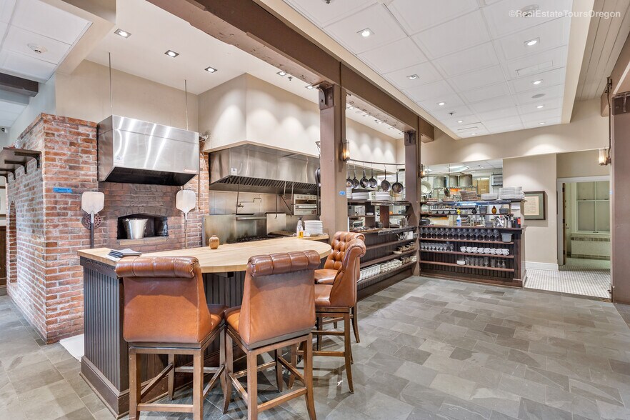 More Photos Of 1331 SW Broadway St, Portland Restaurant For Sale