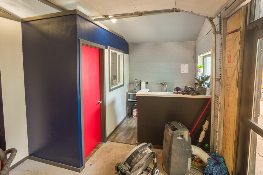 More Photos Of 722 Ketcham St, Indianapolis Warehouse For Sale