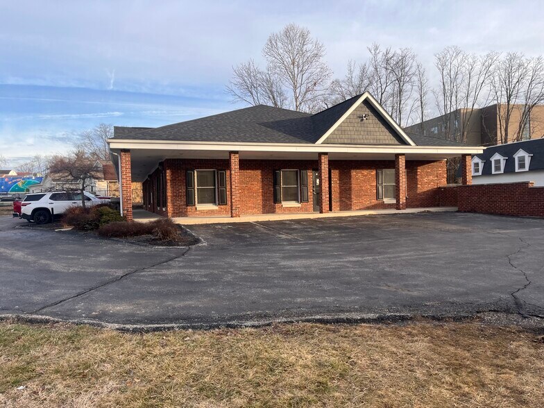 More Photos Of 2495 S Walnut Street Pike, Bloomington Office Residential For Lease