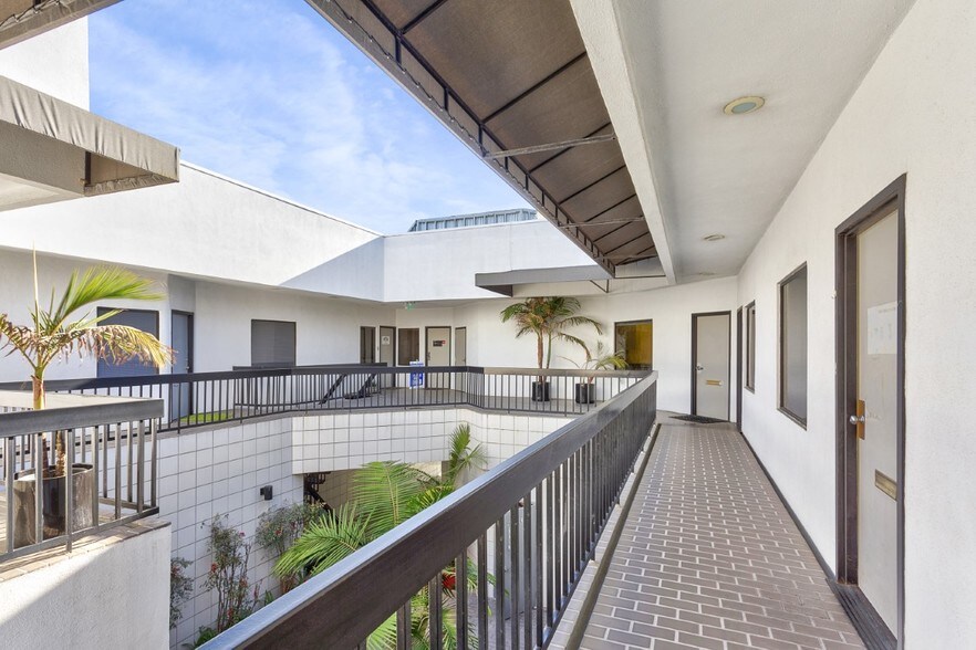 More Photos Of 5353 E 2nd St, Long Beach Storefront Retail Office For Lease