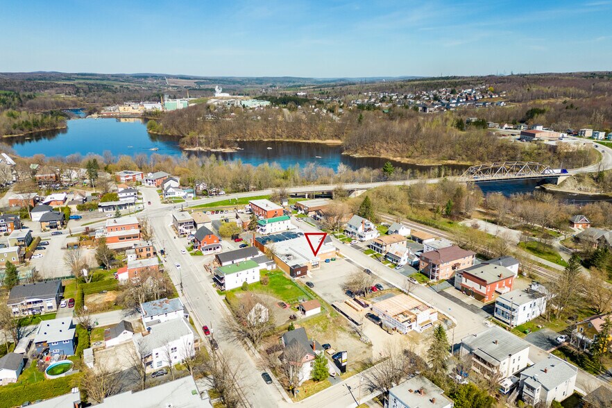 More Photos Of 22 Rue Saint-Joseph, Sherbrooke Drugstore For Lease
