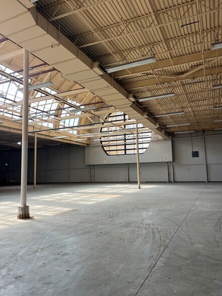 More Photos Of 115 N Del Rosa Dr, San Bernardino Warehouse For Lease