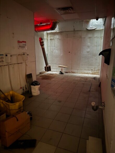 More Photos Of 520-528 Clarkson Ave, Brooklyn Storefront For Lease