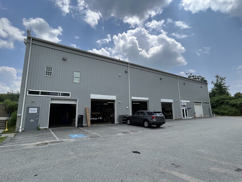 More Photos Of 697 Hartford Tpke, Shrewsbury Light Distribution For Lease