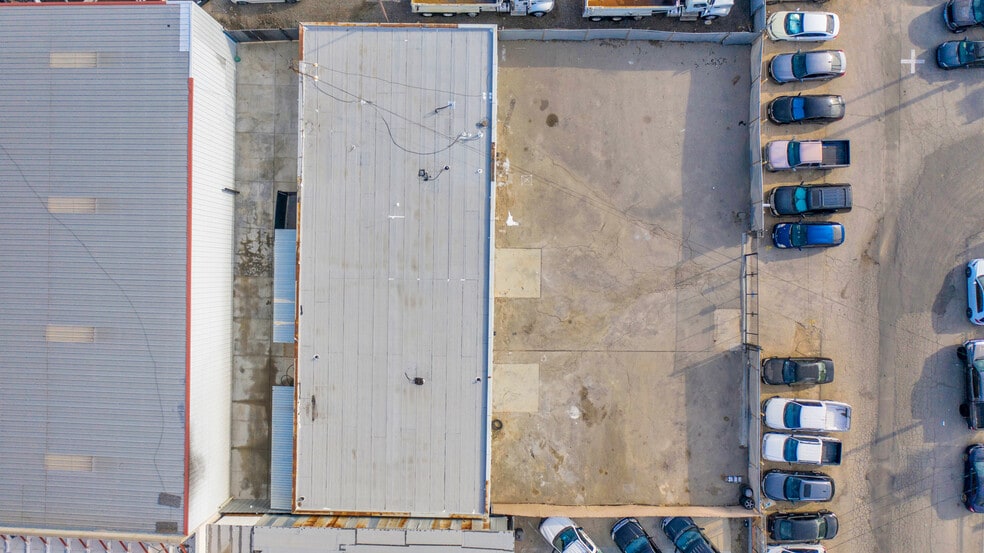 More Photos Of 23045 Drayton St, Santa Clarita Warehouse For Sale