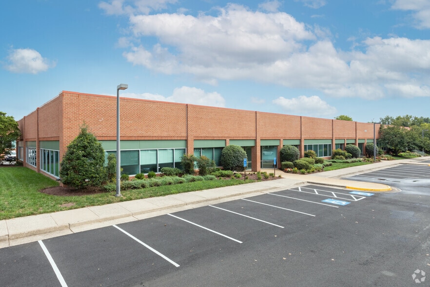 Primary Photo Of 4206 Technology Ct, Chantilly Research And Development For Lease