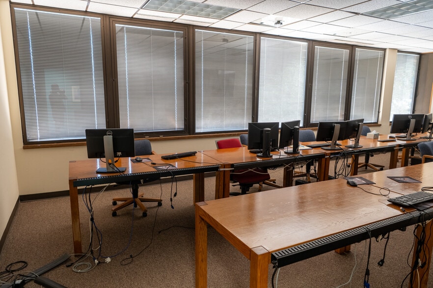 More Photos Of 125 W Missouri Ave, Midland Office For Lease
