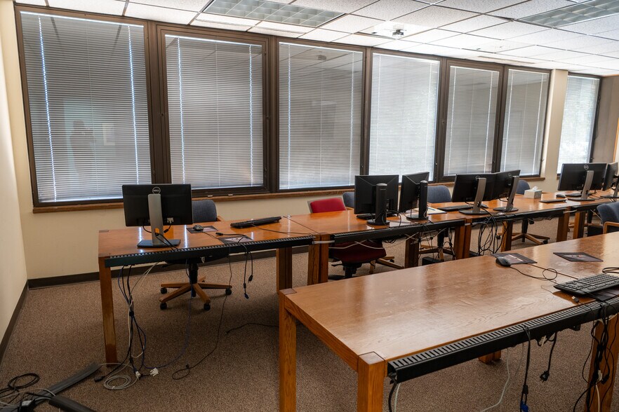 More Photos Of 125 W Missouri Ave, Midland Office For Sale