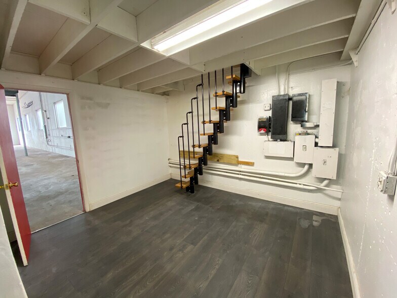 More Photos Of 2845 NW 35th St, Miami Warehouse For Sale