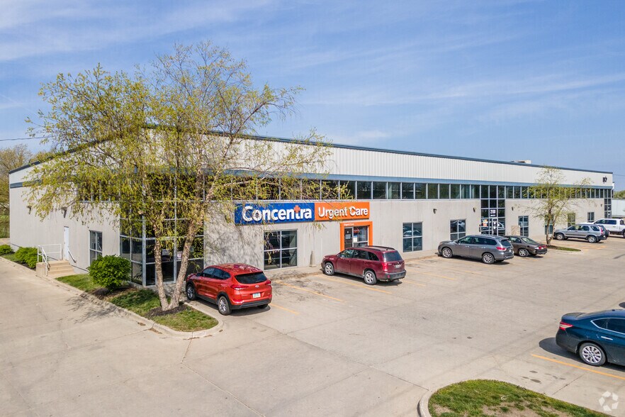 Primary Photo Of 2100 Dixon St, Des Moines Flex For Lease
