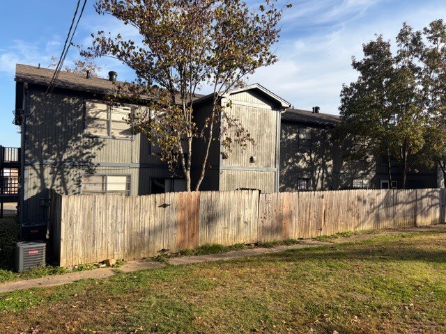 More Photos Of 2018 Sanford Dr, Little Rock Apartments For Sale
