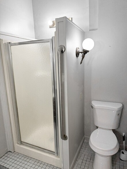 More Photos Of 1315 W State St, Bristol Office For Lease