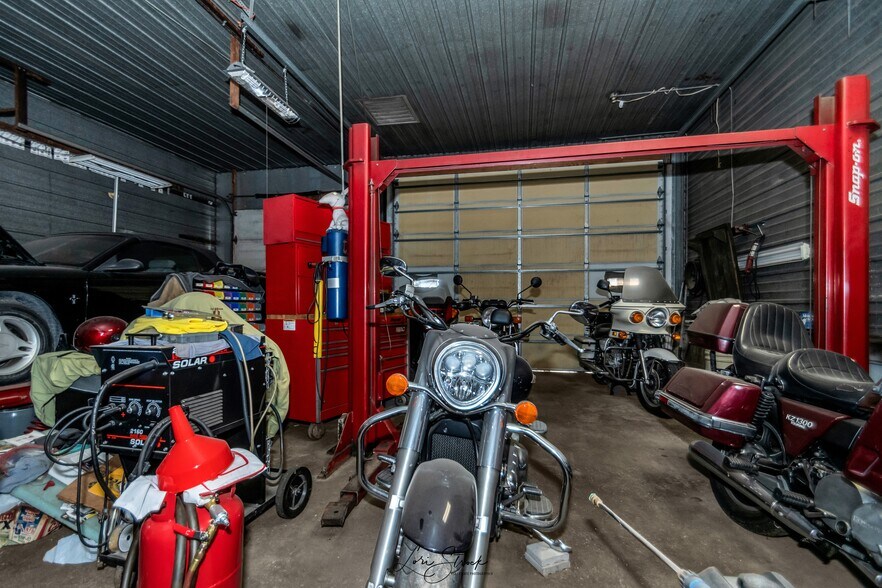 More Photos Of 300 Railroad Ave, Wheeler Auto Repair For Sale