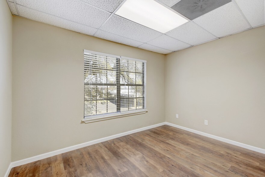 More Photos Of 13740 N Highway 183, Austin Office For Sale