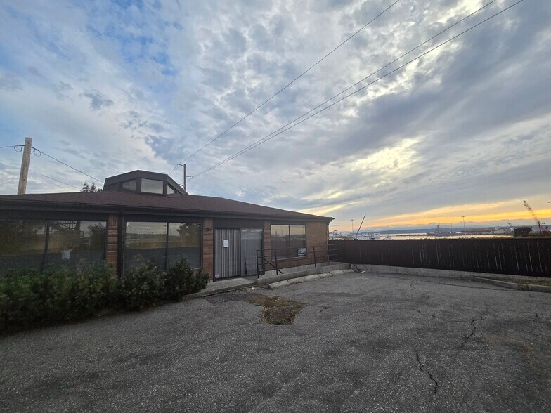 Primary Photo Of 2516 W Marine View Dr, Everett Office For Lease