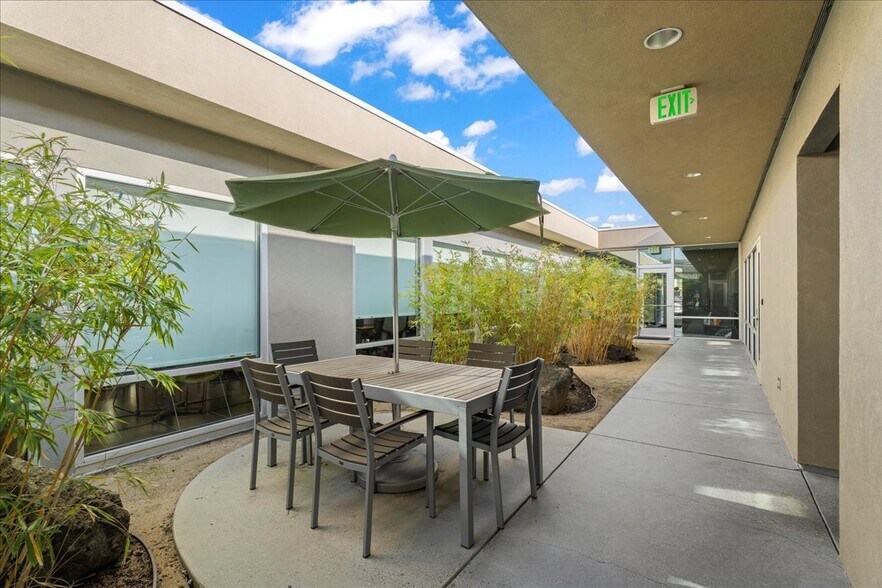 More Photos Of 555 Veterans Blvd, Redwood City Office For Lease