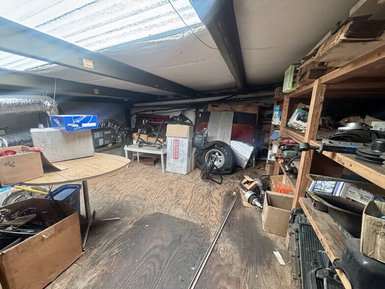 More Photos Of 1700 N Loop 336 E, Conroe Auto Repair For Lease