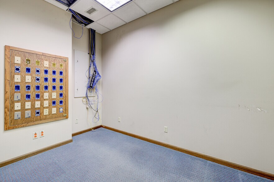 More Photos Of 309 South St, Pella Industrial For Sale