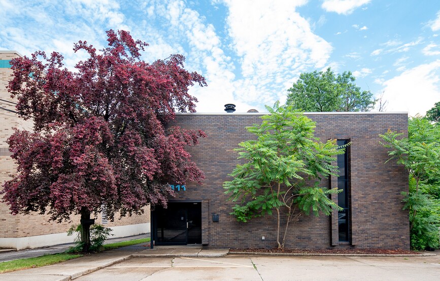 Primary Photo Of 7311 Valley View Dr, Independence Office For Lease