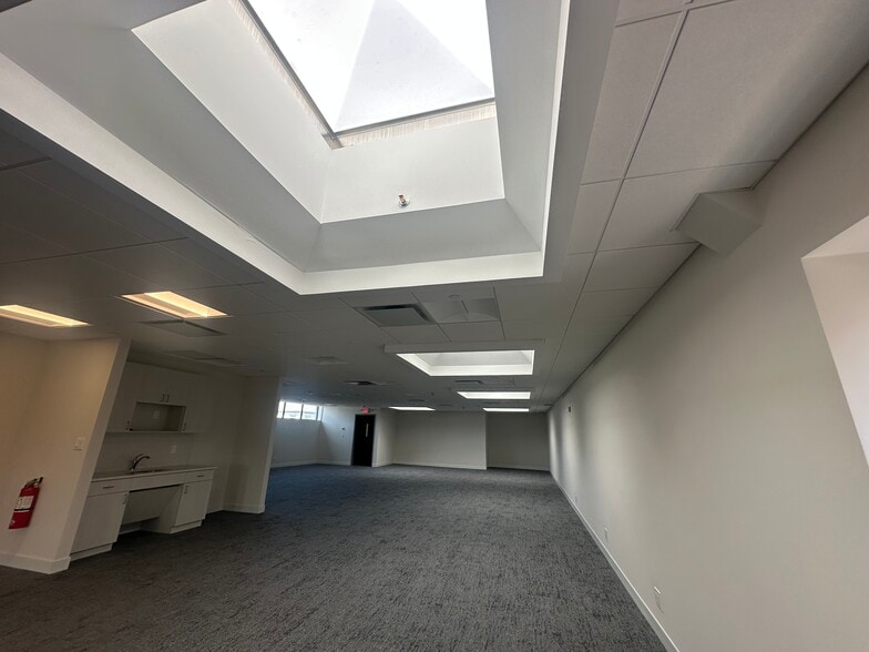 More Photos Of 601-693 Sunrise Hwy, Lynbrook Unknown For Lease