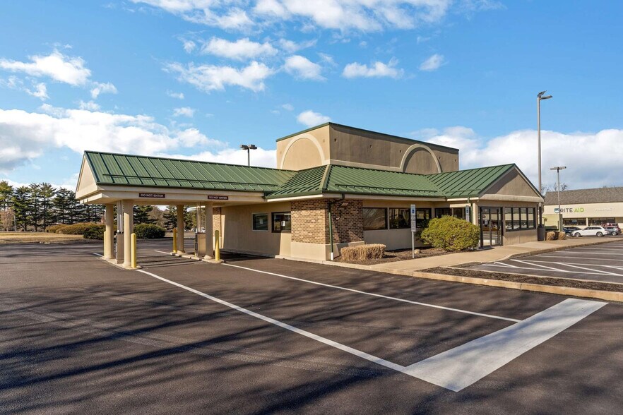 More Photos Of 426 Town Ctr, New Britain Unknown For Lease