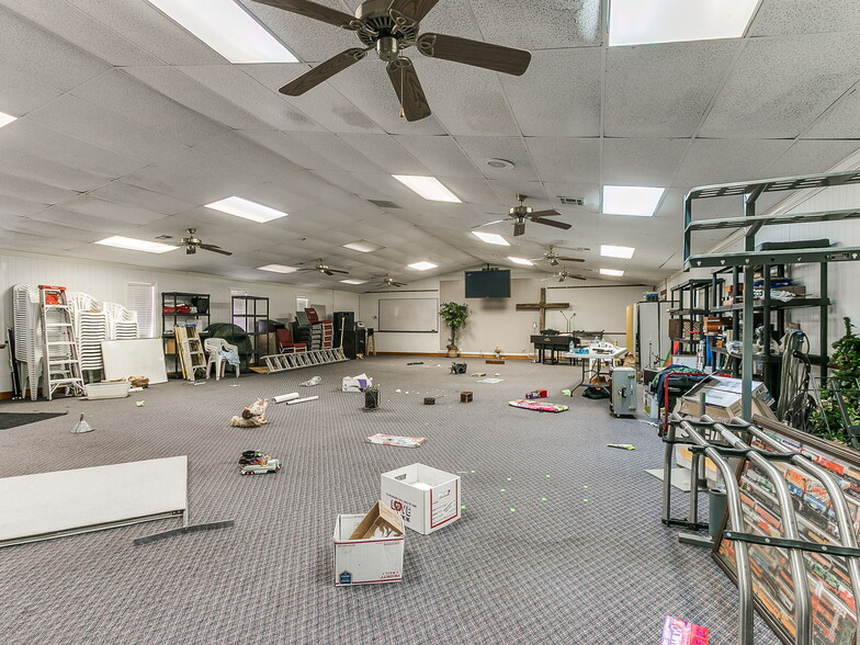 More Photos Of 809 SW 4th St, Moore Religious Facility For Sale