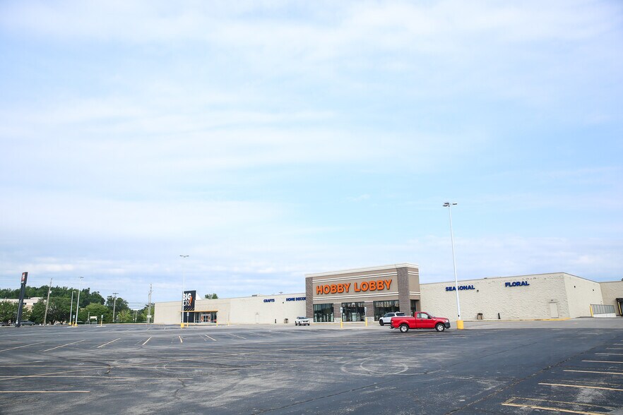 More Photos Of 1806 N Jackson St, Tullahoma Freestanding For Lease