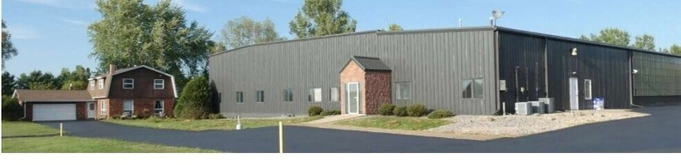 More Photos Of 10610 Washington Ave, Marshfield Warehouse For Lease