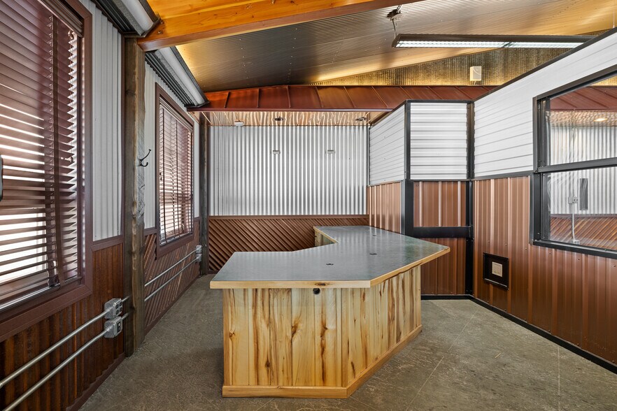 More Photos Of 6797 E Wildcat Rd, Evansville Warehouse For Sale