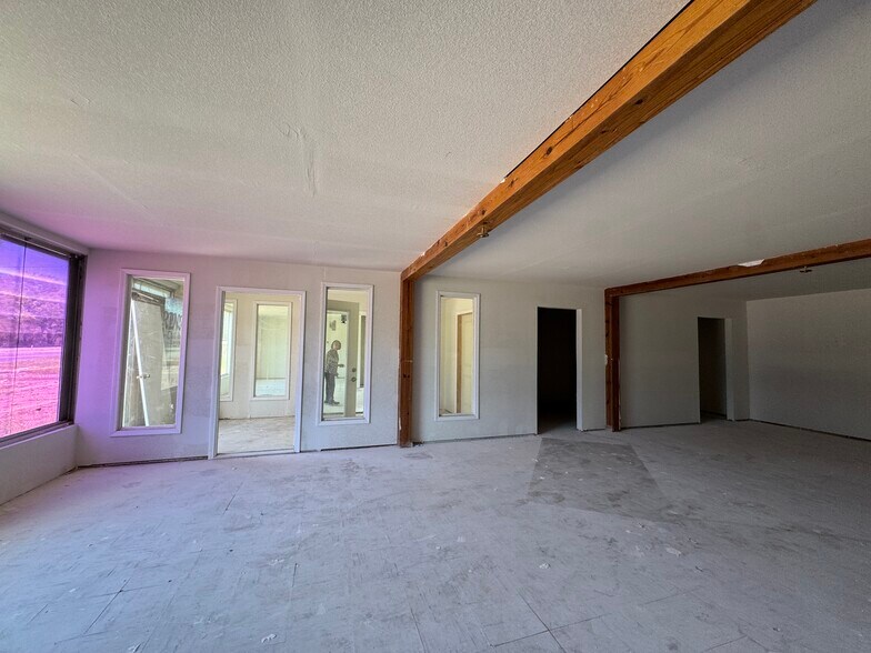 More Photos Of 4129 US-59 Hwy, Livingston Truck Terminal For Sale