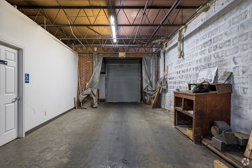 More Photos Of 222 King St S, Calhoun Warehouse For Sale