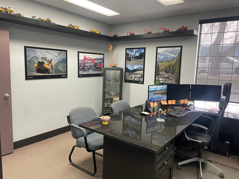 More Photos Of 315 19th St SE, Calgary Service For Lease