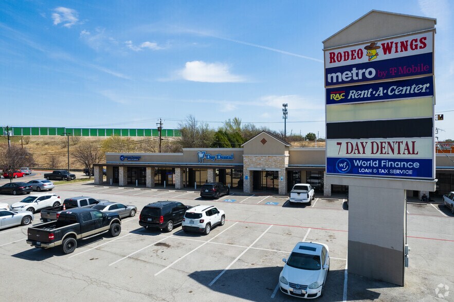 More Photos Of 2240-2252 Jacksboro Hwy, Fort Worth Storefront For Lease