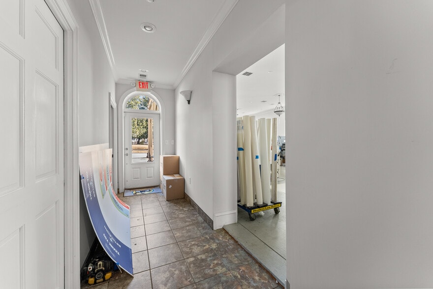 More Photos Of 221 Clayton St, Lawrenceville Office For Lease