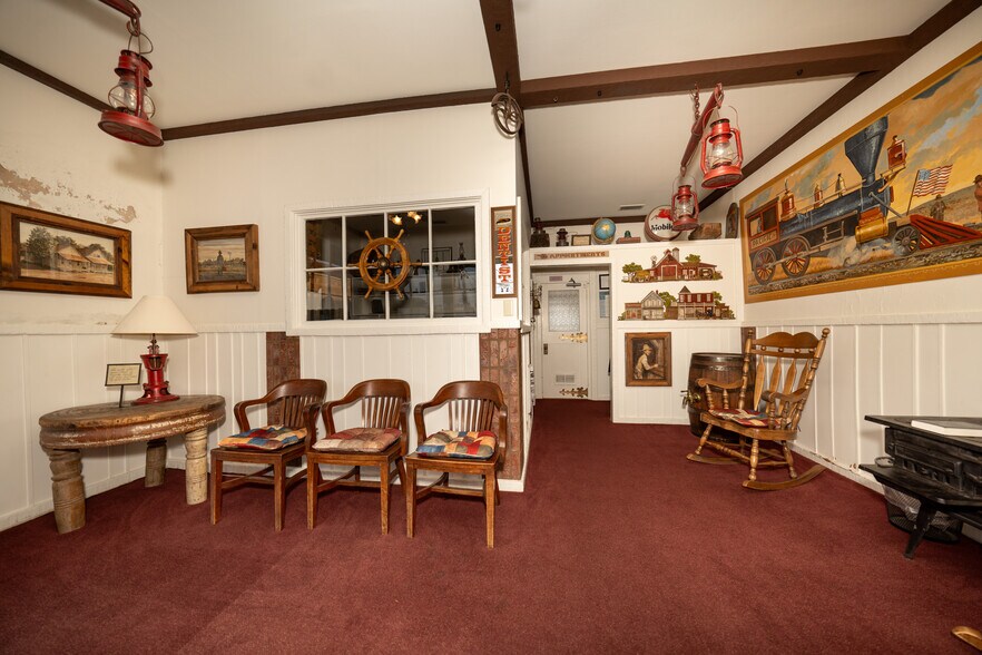 More Photos Of 519 E Goliad Ave, Crockett Storefront For Sale