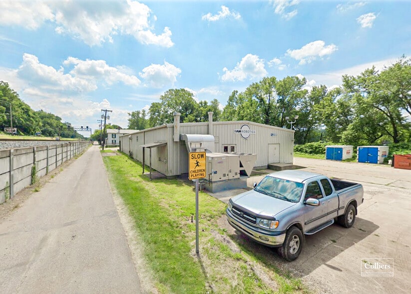 More Photos Of 12 South Ave, Sewickley Warehouse For Lease
