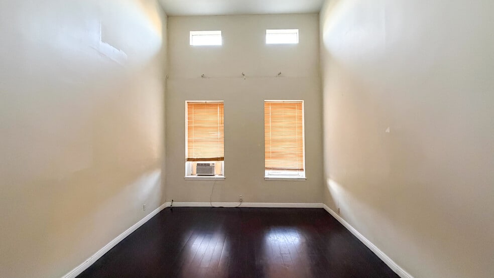 More Photos Of 24 E University Ave, Cincinnati Apartments For Sale