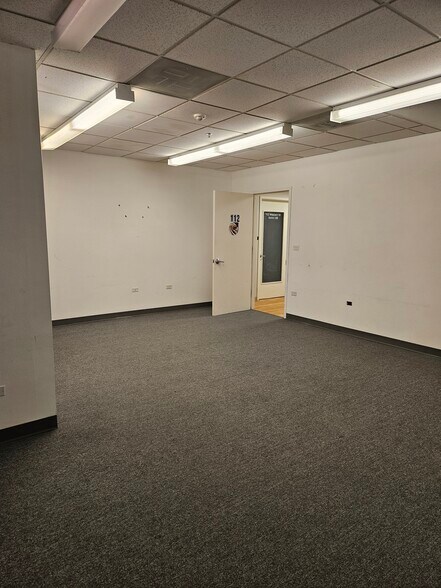 More Photos Of 932 N Wright St, Naperville Office For Lease