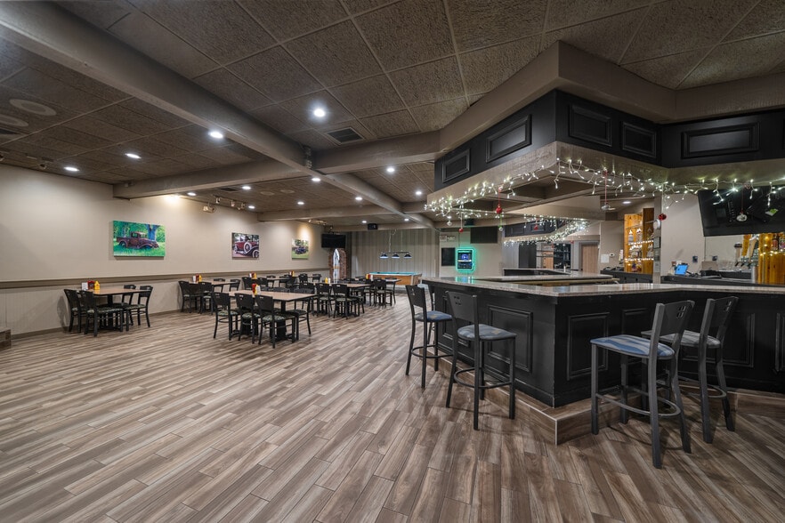 More Photos Of 21700 West Rd, Woodhaven Hotel For Sale