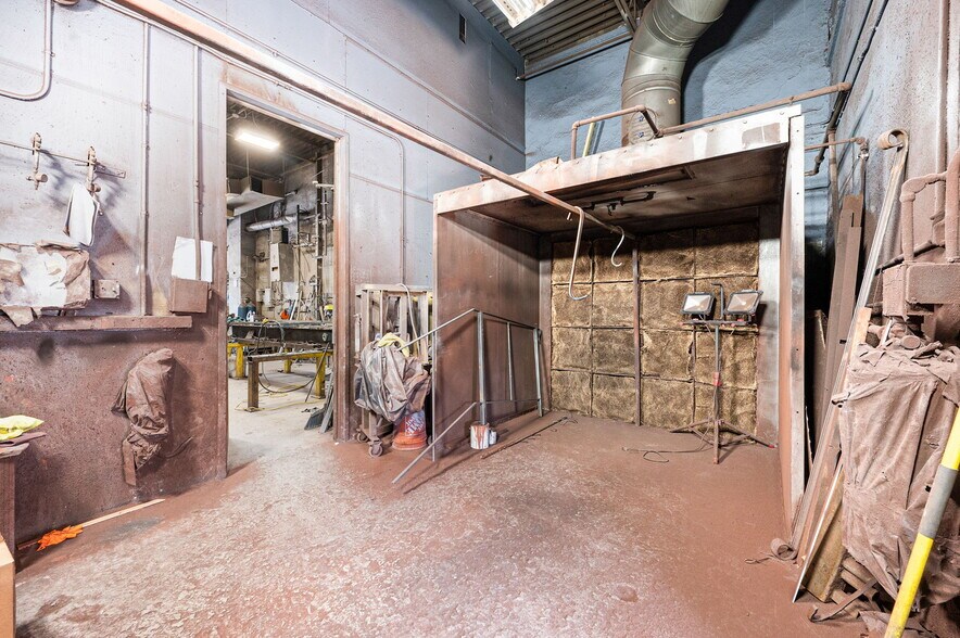 More Photos Of 116 E Merrick Rd, Freeport Warehouse For Sale