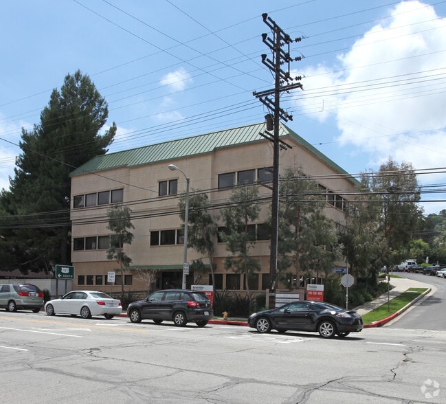 More Photos Of 3255 Cahuenga Blvd W, Los Angeles Office For Sale