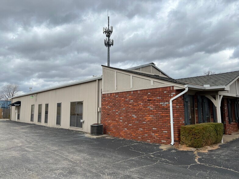 More Photos Of 14716 S Grant St, Bixby Light Distribution For Lease